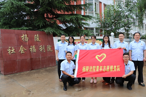 1530149018317050333.jpg 合影留念.jpg