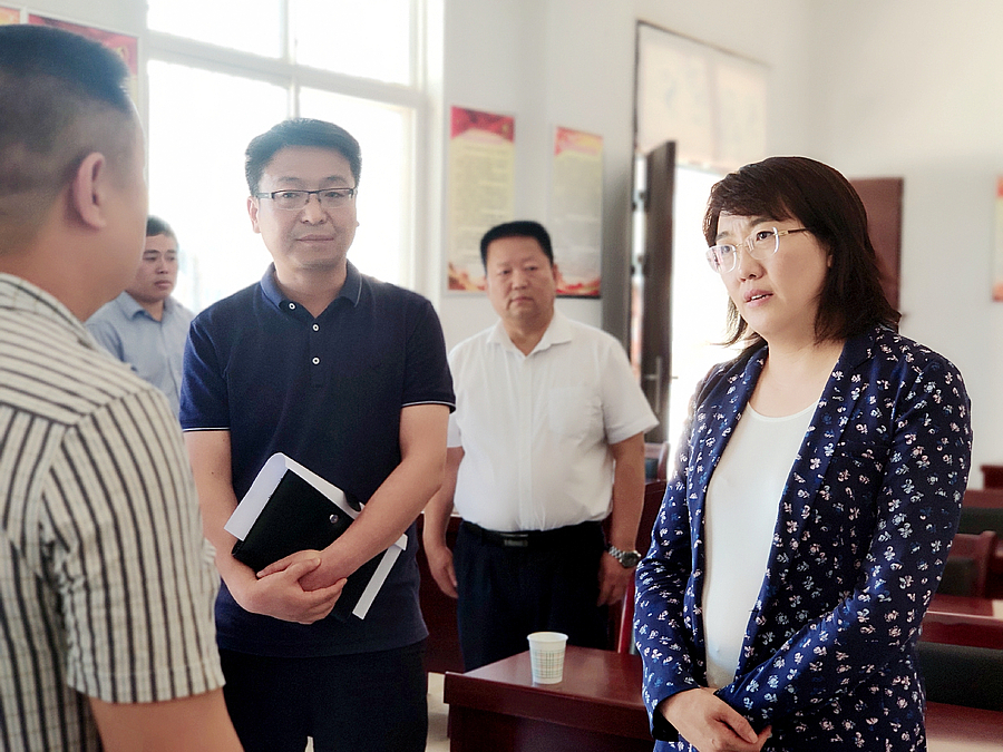 李婧1.jpg 李婧1.jpg