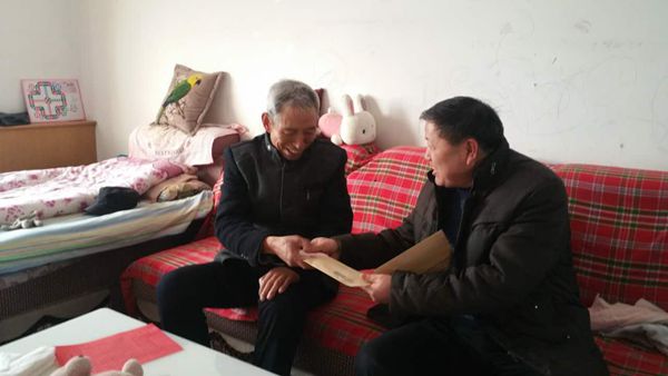 1518081721068005738.jpg 看望慰问离退休老干部(一).jpg